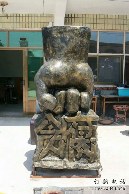 吐魯番握拳雕塑訂做，歐式風(fēng)格，玻璃鋼握拳雕塑廠家選定